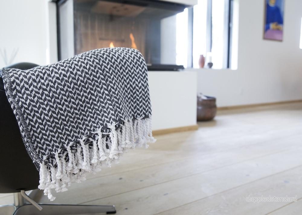 Pläd med fransar i 100% bomull – 135 x 200 cm. - Bild 3