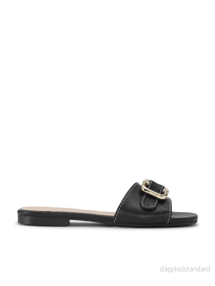 Shoe Biz Sort Phoenix Sandal Med Guldspænde Shoe Biz Sort Phoenix Sandal Med Guldspænde