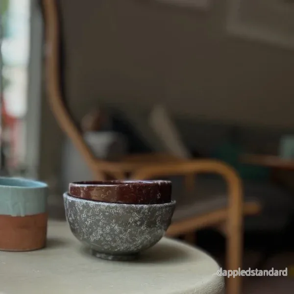 Keramikskål - djupröd eller grå - Bild 2
