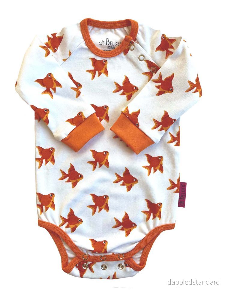 LÅNGÄRMAD BABY BODY FISKMÖNSTER LÅNGÄRMAD BABY BODY FISKMÖNSTER
