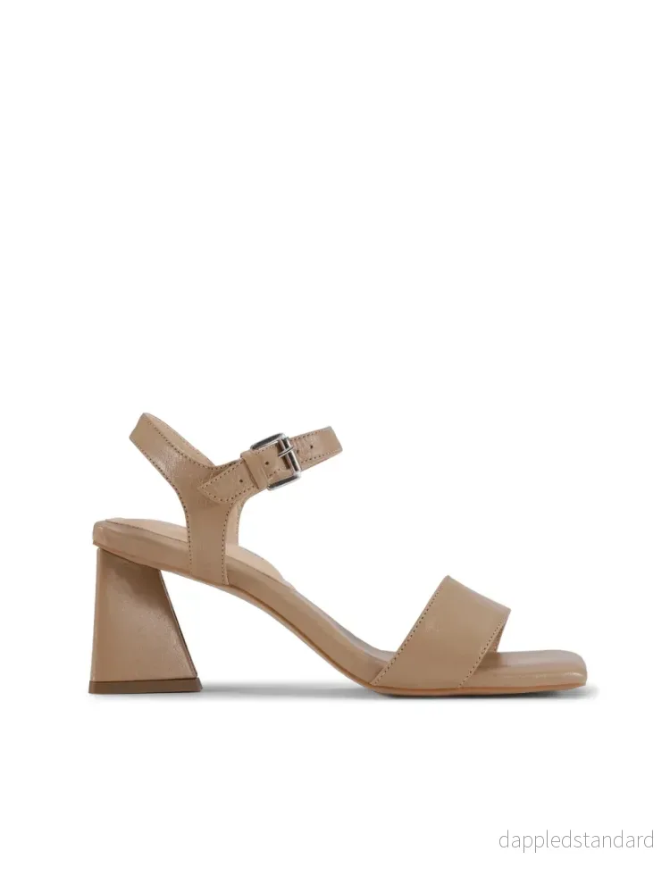 Shoe Biz Sandfarvet Tampa Sandal Med Hæl Shoe Biz Sandfarvet Tampa Sandal Med Hæl