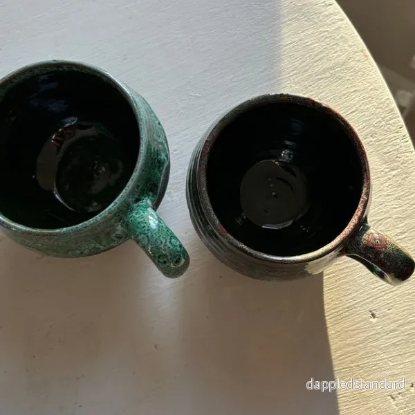 Handgjord mugg - grön med levande glasyr - Bild 3