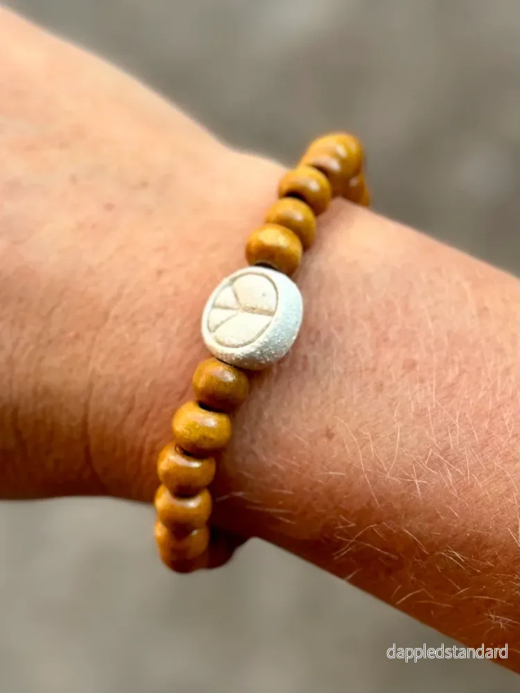 Armband ljusa träpärlor och keramik