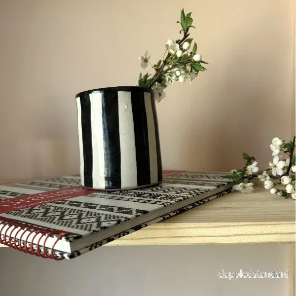 Randig liten vas - vit & svart - Bild 3