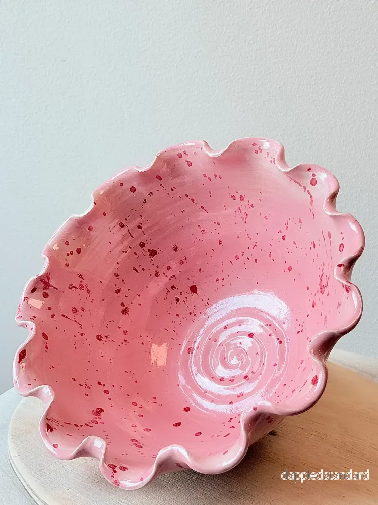 Rosa skål med rött