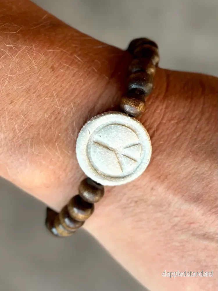 Armband mörka träpärlor och keramik - Bild 3