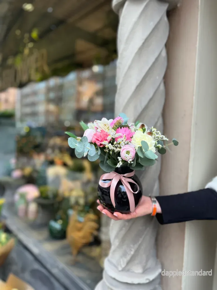 Petit bukett med vas: Blomsterfest i Miniatyr - Bild 3