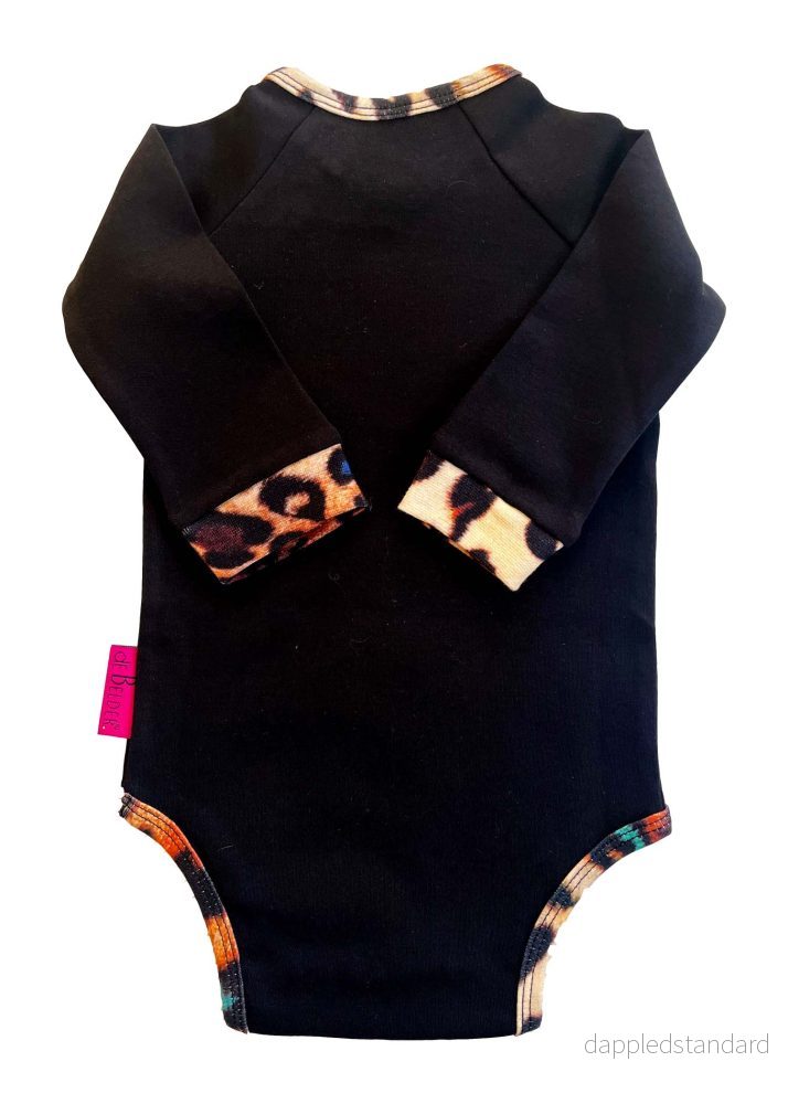 LÅNGÄRMAD BABY BODY SVART LEOPARD VS TIGER - Bild 2