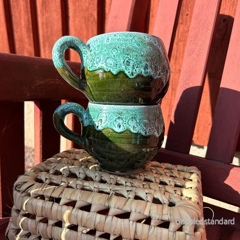 Handgjord mugg - grön med levande glasyr - Bild 2