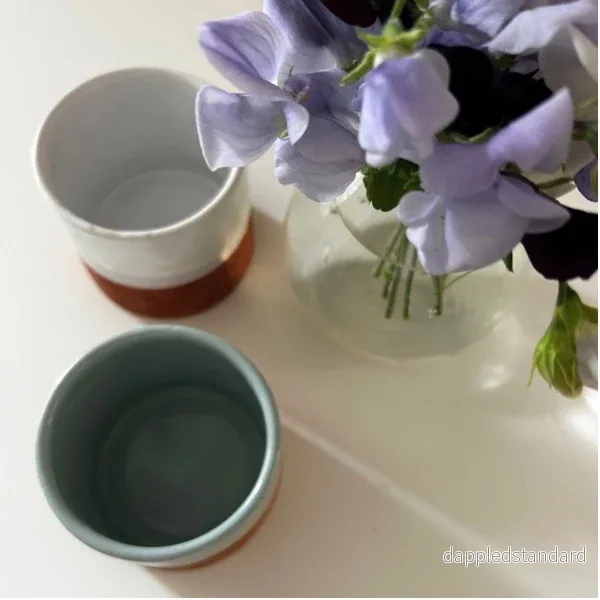 Handgjord terrakottamugg med ljus glasyr - Bild 2