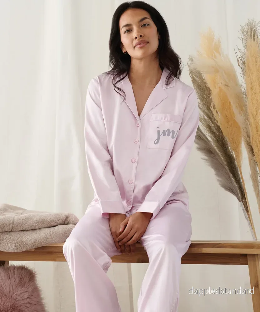 Lång pyjamas i satin för damer