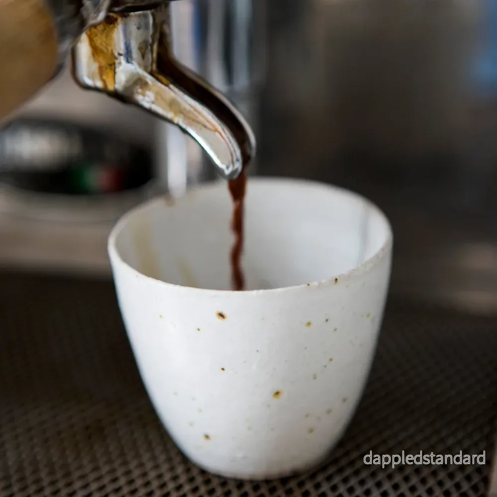 Espressokopp, softvit med prickar - Bild 2
