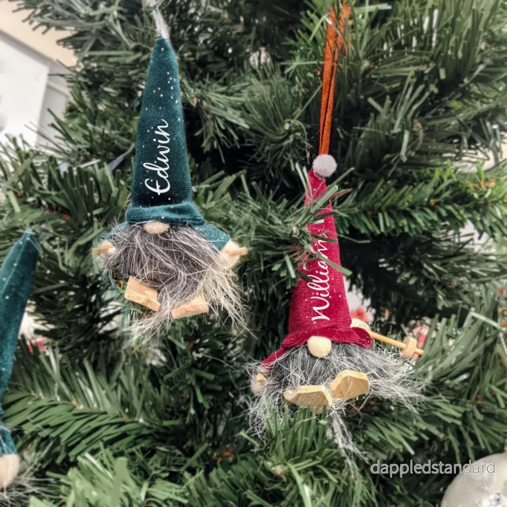 Tomte åker skidor – Namn Tomte åker skidor – Namn