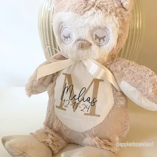 Personlig nallebjörn (brun/beige bokstav)