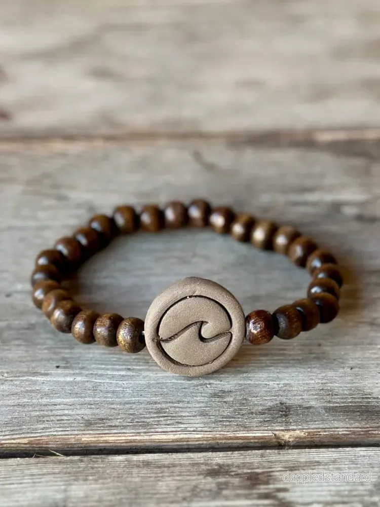 Armband mörka träpärlor och keramik Armband mörka träpärlor och keramik