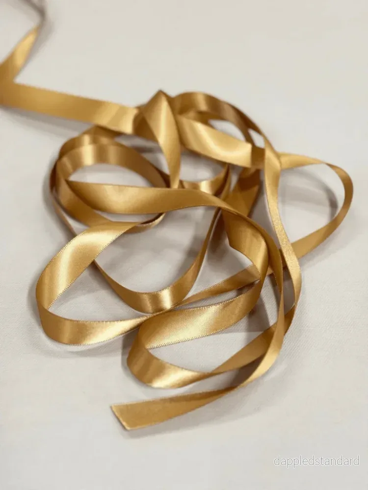 All By Voss - Guld Silkebånd, 16 mm x 10 m