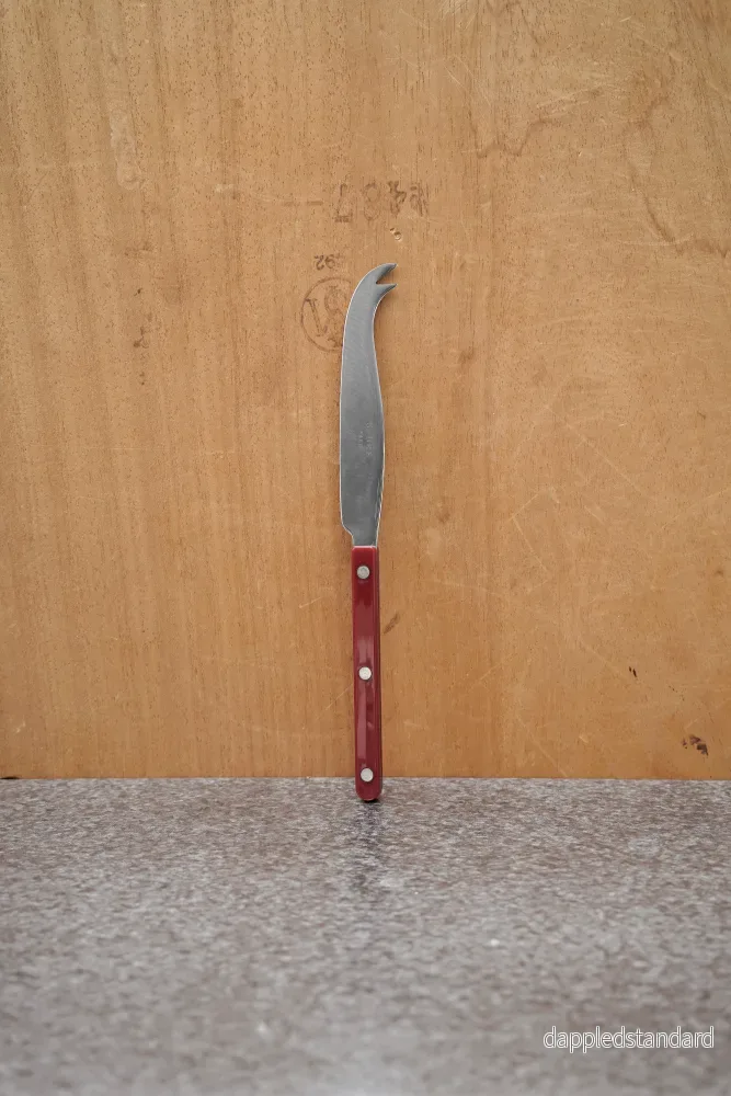 Dubbeltandad ostkniv, burgundy