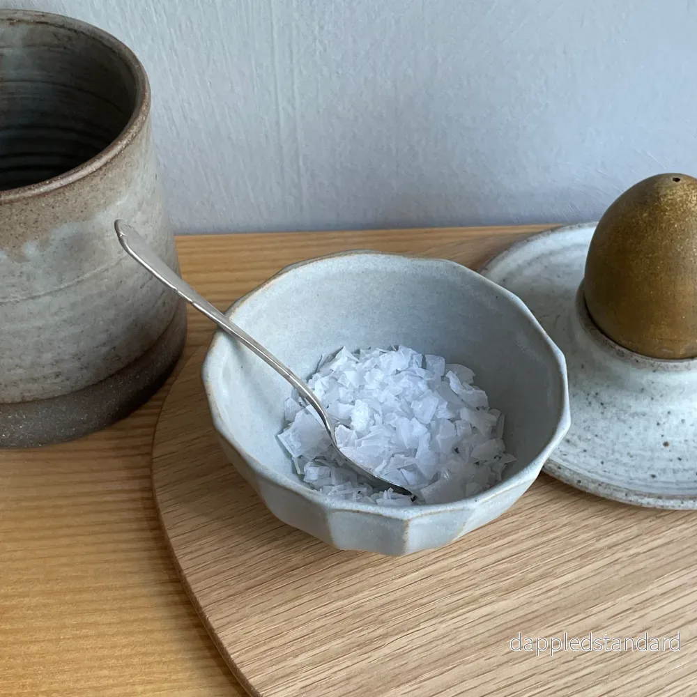 Liten tummad skål, grå fasett - Bild 2