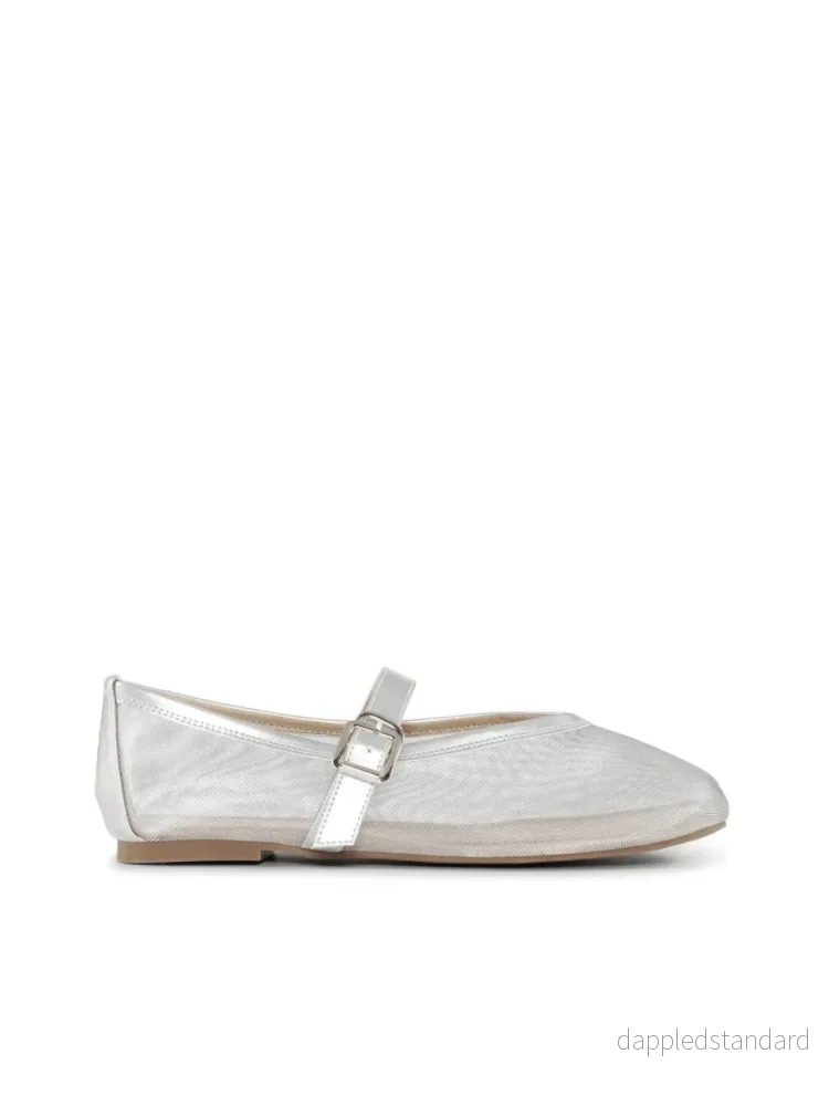 Shoe Biz Tacoma Strap ballerina i hvid satin Shoe Biz Tacoma Strap ballerina i hvid satin